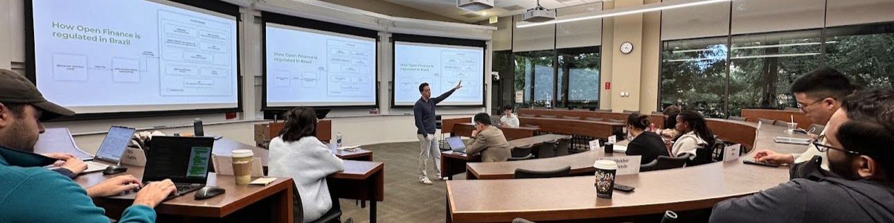 Bruno Chan, CEO da klavi, em Stanford apresentando o Open Finance Brasil